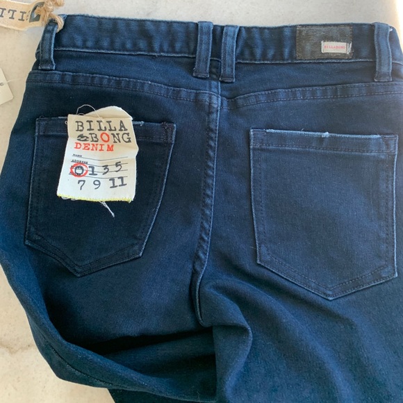 Billabong straight leg low rise jeans. - Picture 3 of 7